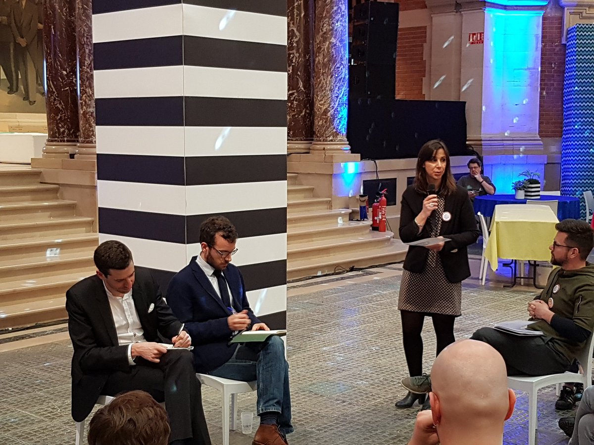 Aymeric_Sauvage's tweet photo. #GrandBarouf2018 #communauteinnovation Session de question au gouvernement au @legrandbarouf : La recette de crème brûlée de mamie au coeur du débat 😉 https://t.co/kN1cH0RUXR