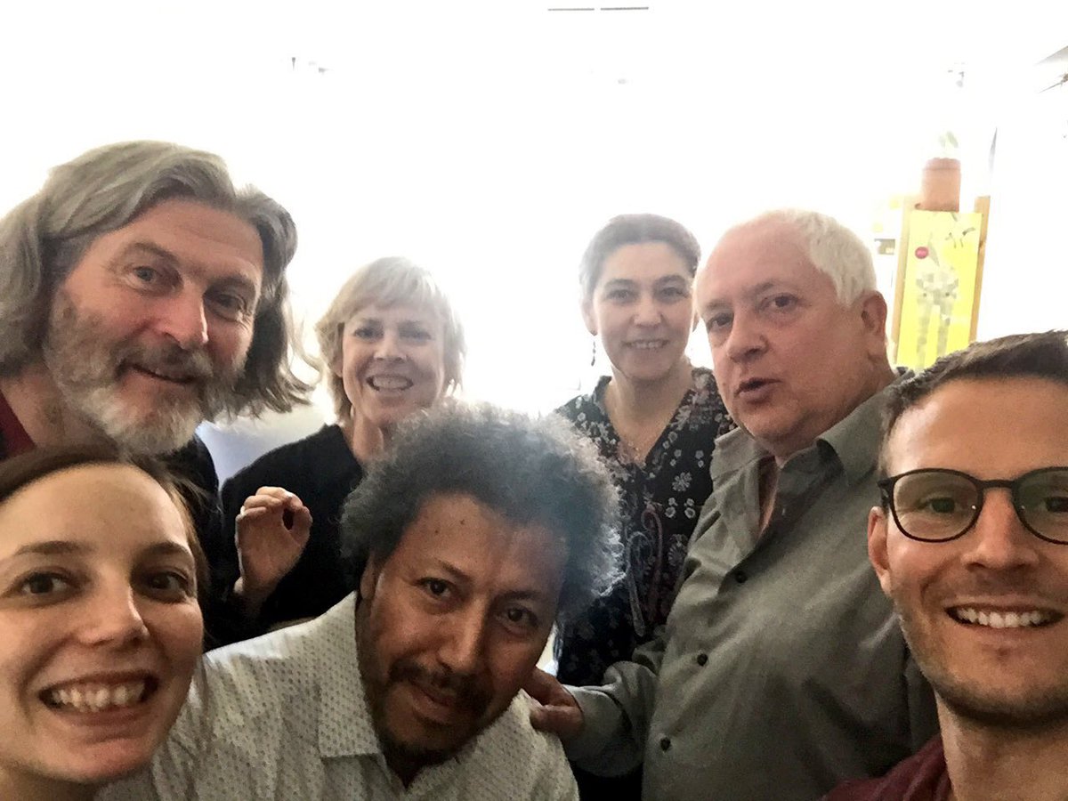 Mag_printemps's tweet photo. Selfie de groupe avec les poètes Bruno Doucey, Hélène Dorion, Thierry Renard invités de cette édition et l'équipe de l'Espace Pandora Myriam, Frédéric, Jamel et Marie-Caroline avant le départ pour la librairie Le Square #Grenoble @helenedorion #selfiepoesie #francophonie #poesie https://t.co/Lm5hxfvjKt