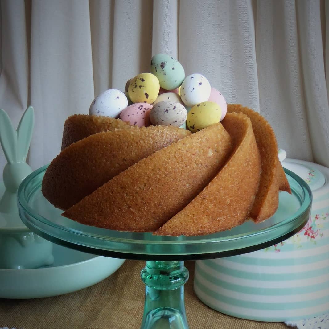 #NewPost: #chocolate #eggs #nest #banana #bundt #cake
.
#NuevoPost: #BundtCake de #plátano #nido de #huevos de #chocolate
.
#lesbundtcakesdaurelie #bundtstagram #bundtcakes #allaboutthatbundt #nutsaboutbundts #nordicware #heritage #Pascua #Easter
.
alf-lachefa.blogspot.com.es/2018/03/bundt-…