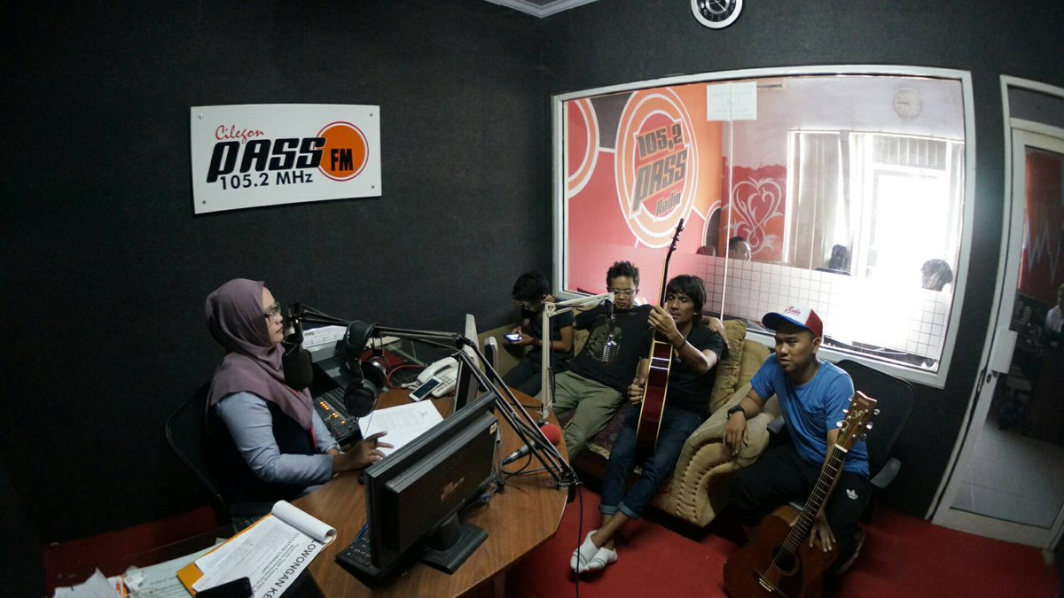 Now on <a href="/PASSfmLtd/">PASSfm Ltd</a> stay tune terus #visitbantenradio #serianband request terus lagu serian "tuhan tolong tumbuhkan nyaliku"