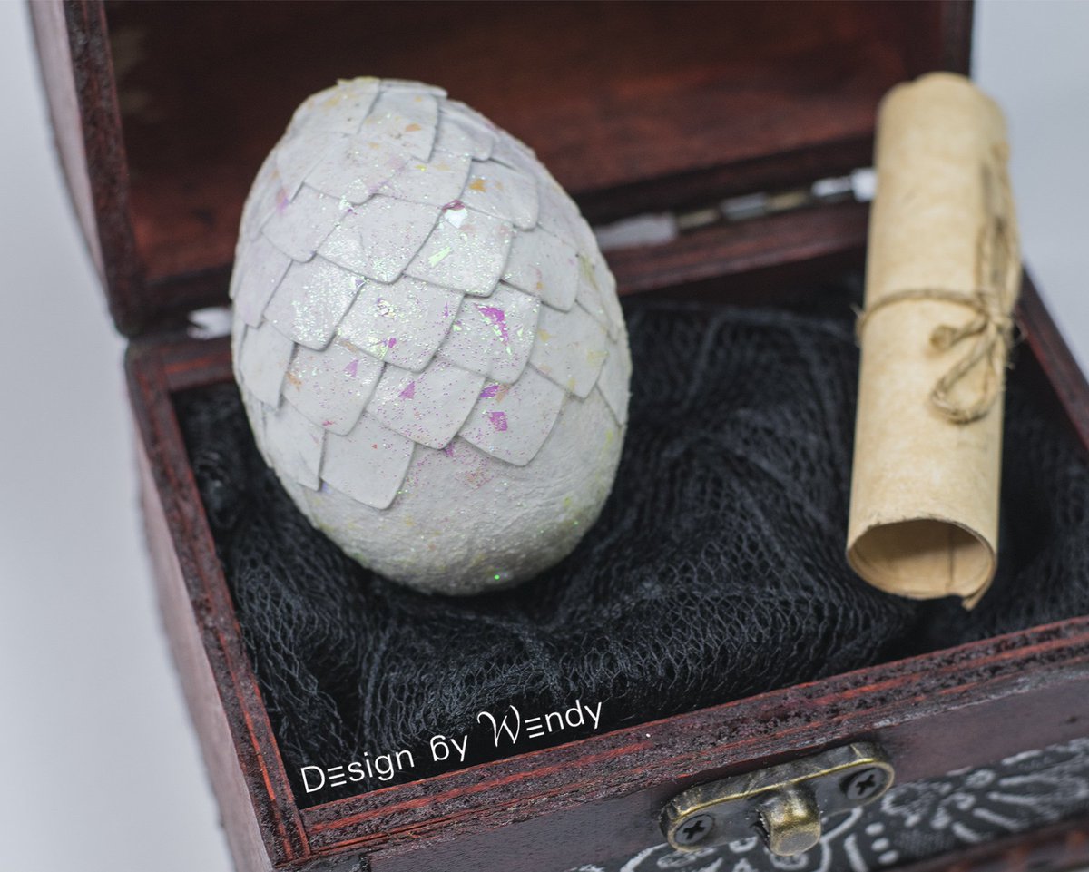 White dragon egg with holographic glitter etsy.com/listing/543179… READY TO SHIP Gift for #GameofThrones #HarryPotter fans 
#giftideas #holographic #glitter #Geek #geekgirl #GeekingOut #dragons #dragonlovers #giftsforher #giftsforkids #birthdaygift #fantasy