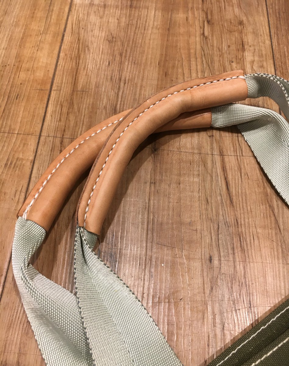marvelous_young's tweet photo. Marvelous leather denim tote bag
寬 56 x 高 36 x 厚度 11 cm
#talon #pouch #bag #TOTE_bag #computer_bag #laptop_bag #leather #WW2 #us #navy #Duffle_bag #marvelous_leather #copper #brass #FILSON #wax #waterproof #handmade https://t.co/yZnhr6hTBh