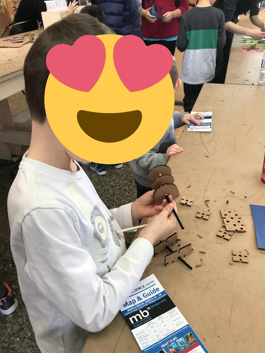 tdsb_MrsB's tweet image. Robot building at the @OntScienceCtr #marchbreakfun