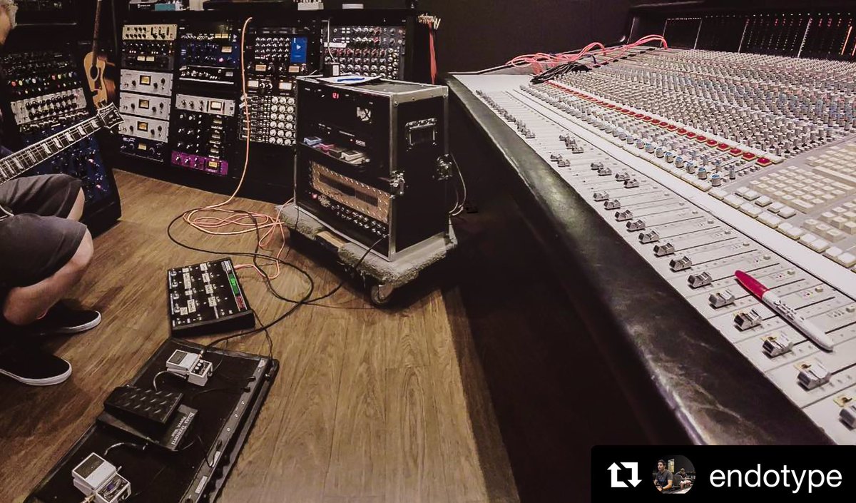 HybridStudiosCA's tweet image. #Repost @endotype
・・・
Thick guitar tones 🤤 #guitars #dualrectifier #mesa #voodoolab #gcx #solidstatelogic #outboardgear #distressor #bae #dbx #patchbay #hybridstudios #producer #engineer #protools #recording #studiolife #guitar #overdubs