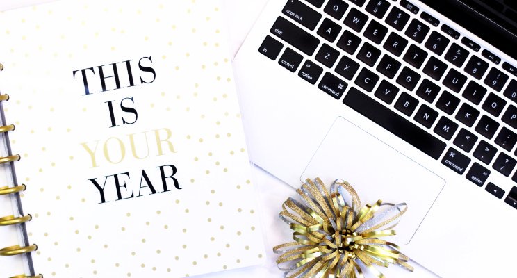 From taking every opportunity that comes your way to learning to walk away; <a href="/NAndrewSocial/">Nicole Andrew</a> looks back on her year as a freelance #socialmedia manager and shares the four learnings she'll take with her ow.ly/7J5R30iKTMA