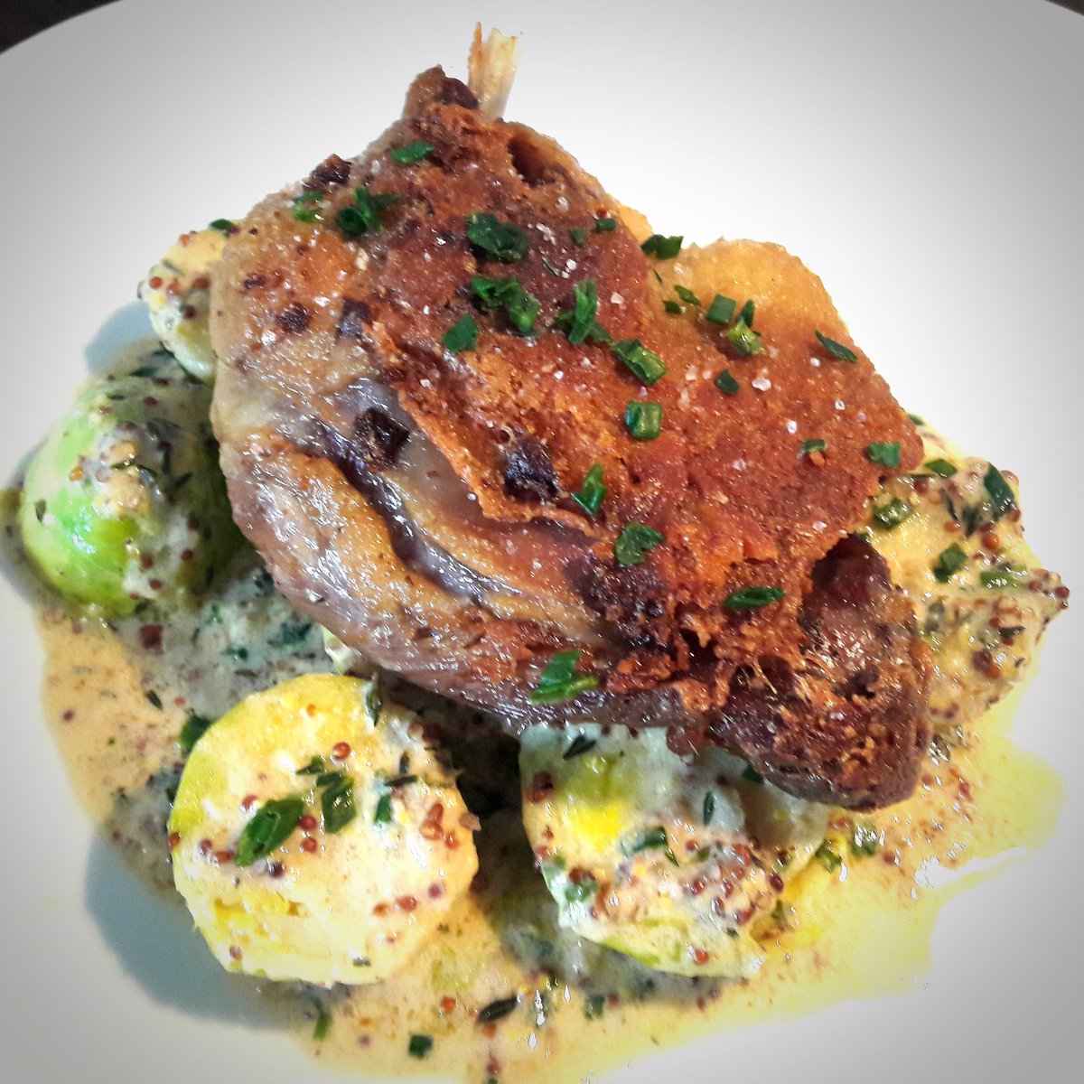godhika's tweet image. Confit de canard aux choux de bruxelles, sauce moutard (Enten-confit auf Rosenkohl mit Senfsoße) #rattekocht #bouchon #thomaskeller