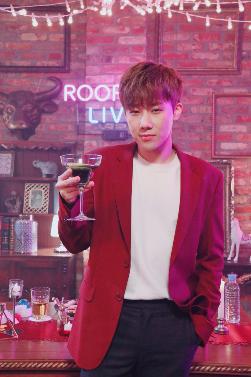 Official_IFNT's tweet photo. [#INFINITE] 다들 루프탑 라이브🎤 잘 보셨나요? 성규가 읽어주는 별🌟자리 운세부터 성규와 함께 하는 파티까지 알찬 구성으로 꽉꽉 채워진 루프탑 라이브!🎙 지금 이 순간 우리가 즐긴 파티는 김성규 비주얼 파티...💕
#오늘_방송으로_온갖_행성계_다_뿌서짐🌌
#뀨_가니_횬_왔다_브이앱_다시_꼬고😆 https://t.co/tssitlUcmQ