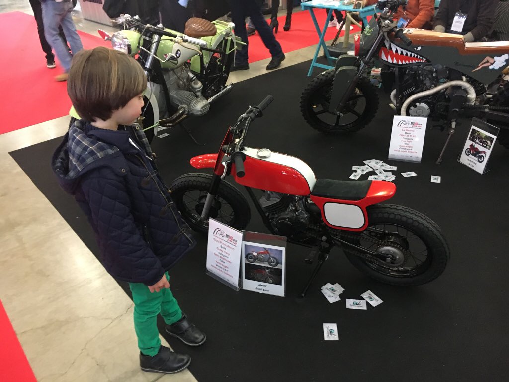 rivasportauto's tweet photo. Que mañana buena hemos pasado en el salón @MotoMadrid con mi peque. Gracias por el trato amigo @avcamposoficial con razón de adora... 😍 #motos #stunt https://t.co/I3odKUoCIk