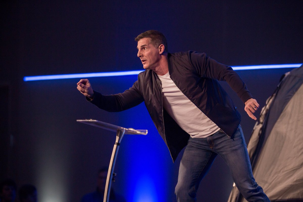 lifechurch's tweet photo. “If God met all of your expectations, He would never have the chance to exceed them.” - Craig Groeschel #lcexponential #lifechurch #sundaymorning https://t.co/FyLRBT8SEn