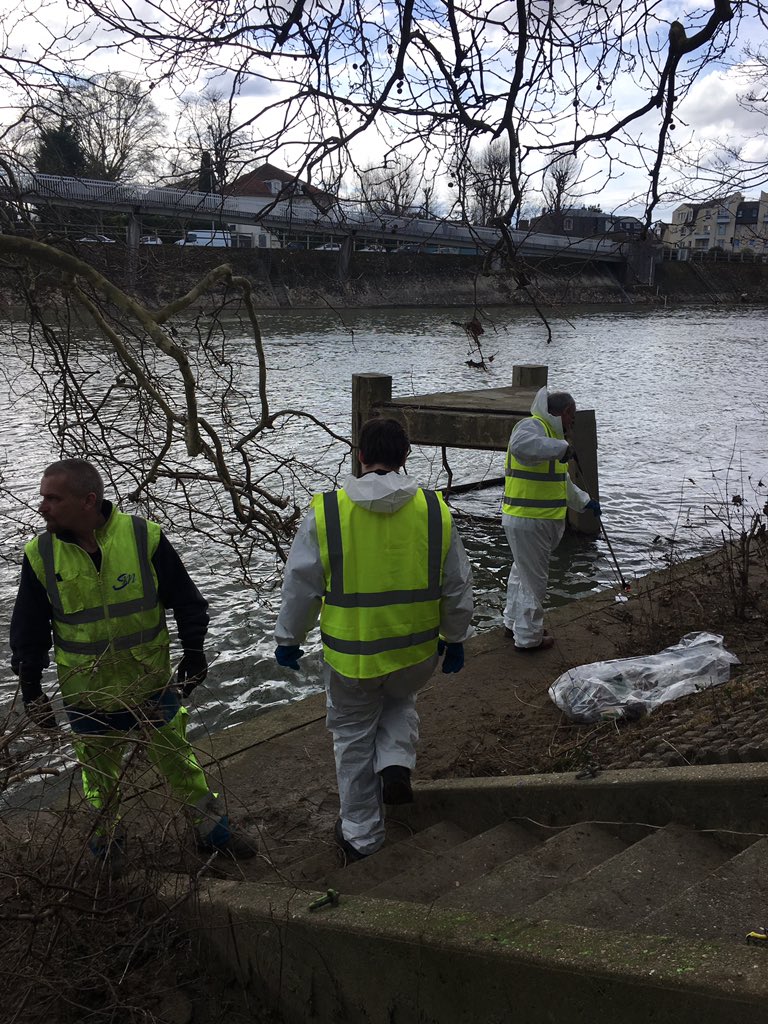 VilleSaintMaur's tweet photo. 1ère édition du Dimanche Citoyen sur les bords de Marne - avec l'équipe côté Quai Schaken. Merci aux bénévoles ! #demarchecitoyenne #jaimemaville https://t.co/odn0drpmaN