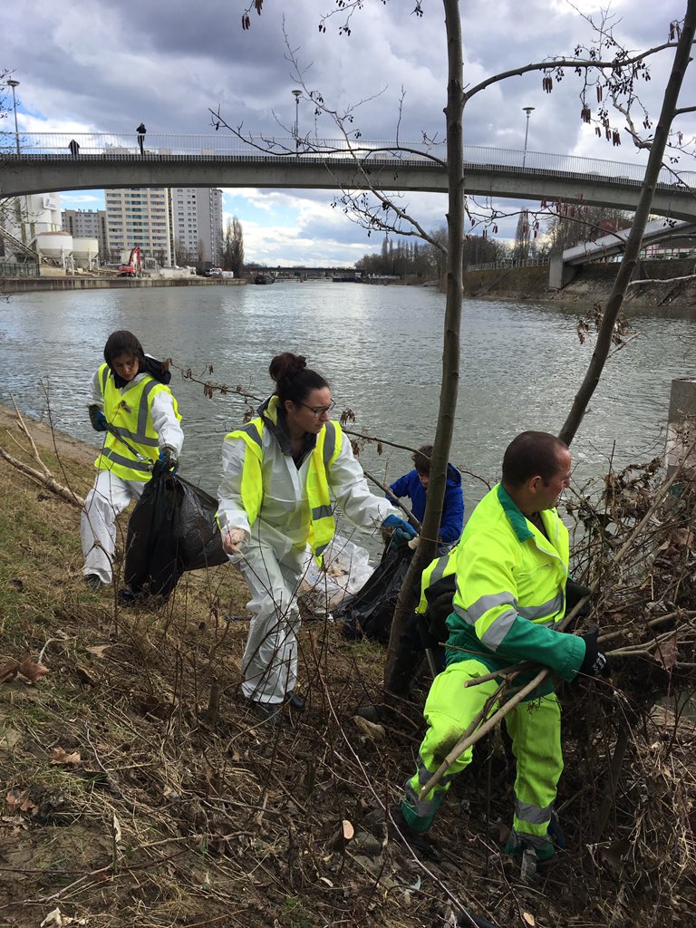 VilleSaintMaur's tweet photo. 1ère édition du Dimanche Citoyen sur les bords de Marne - avec l'équipe côté Quai Schaken. Merci aux bénévoles ! #demarchecitoyenne #jaimemaville https://t.co/odn0drpmaN