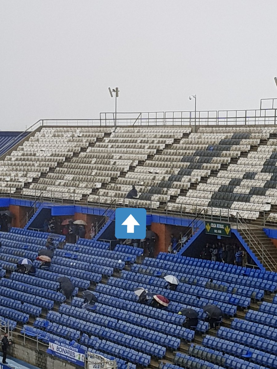 pbonacle's tweet photo. Me gustaría que esta imagen llegara a toda la plantilla del @recreoficial.
Que vean a esa persona ahí sola, aguantando frío, lluvia y viento...
Creo que sobran las palabras.

Menos nombres y más hombres!!! https://t.co/Dr8MfJNTzS