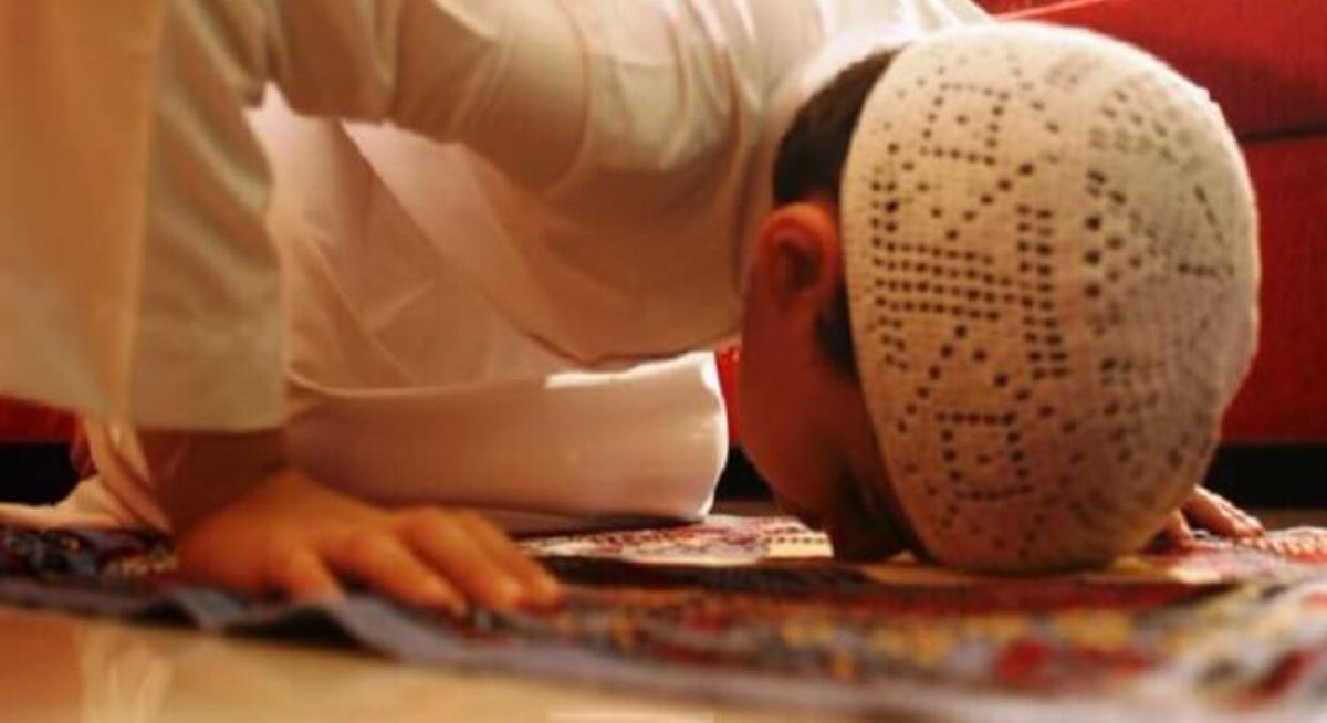 اكبر هموم القلب ترك للصلاة
والا ترى الدنيا مشاكلها تهون
ما تستريح النفس وتزين الحياة
الا مع اللي يركعون ويسجدون 
#الصلاة