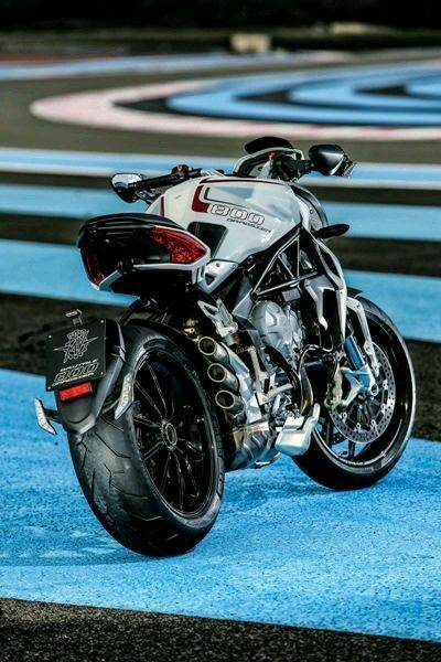 BikerEntourage's tweet photo. #bikelife #motorcycles #multipipe https://t.co/f0zkiwcOk6