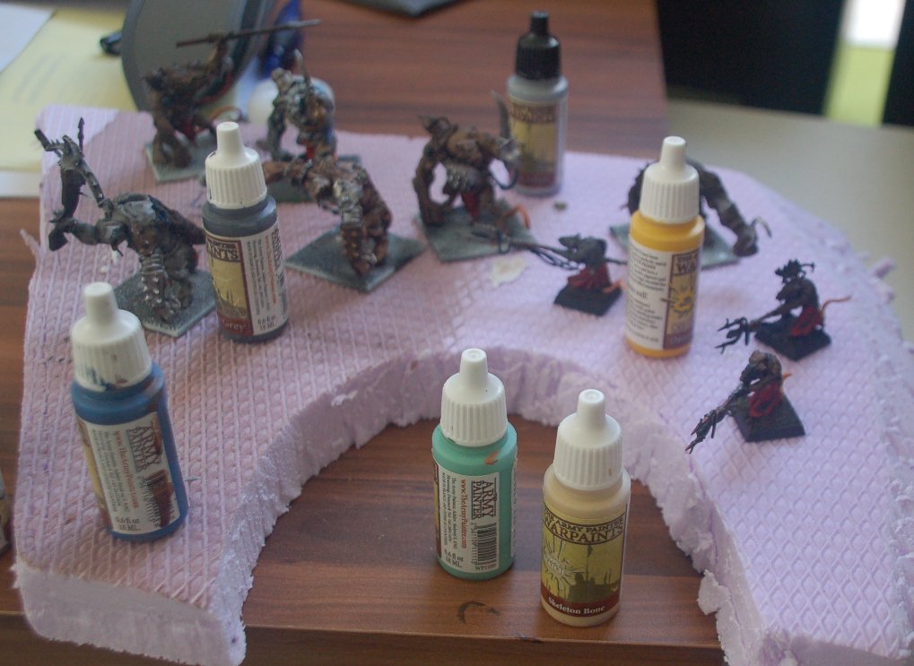 BKRedaktion's tweet photo. During my last 7th edition #warhammer match, my #skavenblight themed army missed some punch in close combat, so I started converting a few #ratogres. I don't mind people playing #AoS, but nothing beats the #oldhammer feeling of big armys on the table! #warmongers #skaven -bb https://t.co/aINwUlwmNv