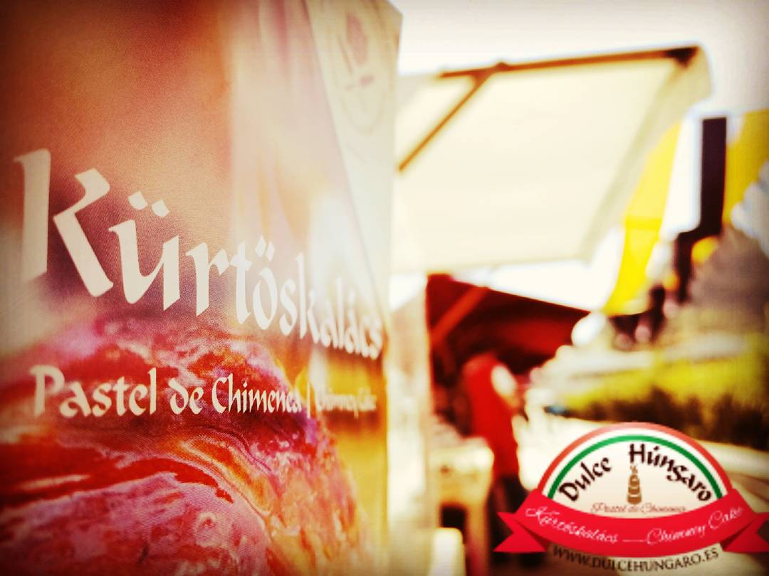 DulceHungaro's tweet photo. A pesar del aire empezamos el último día en el #MercadoMedieval de #Monteagudo. Venid y disfrutad el #PastelDeChimenea! 😉😎
#dulcehúngaro #kürtőskalács #chimneycake #fronteradereinos #medieval #españa #elsaborwaaahh #brigidayroland https://t.co/yzwgMkupUS