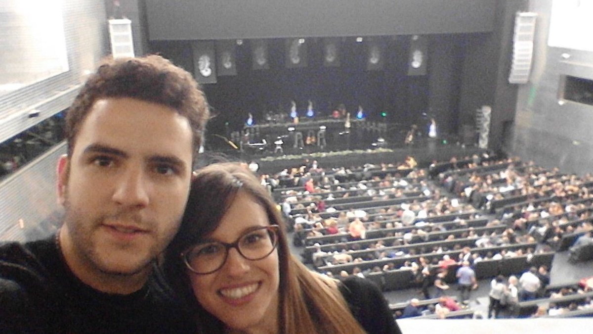 CaldeDelga's tweet photo. Mucho más que un concierto, mucho más que música. Espectacular el concierto de ayer de @RozalenMusic 
Puro sentimiento, llorar y reir sin parar.
Enhorabuena https://t.co/eSTIOEaaoT