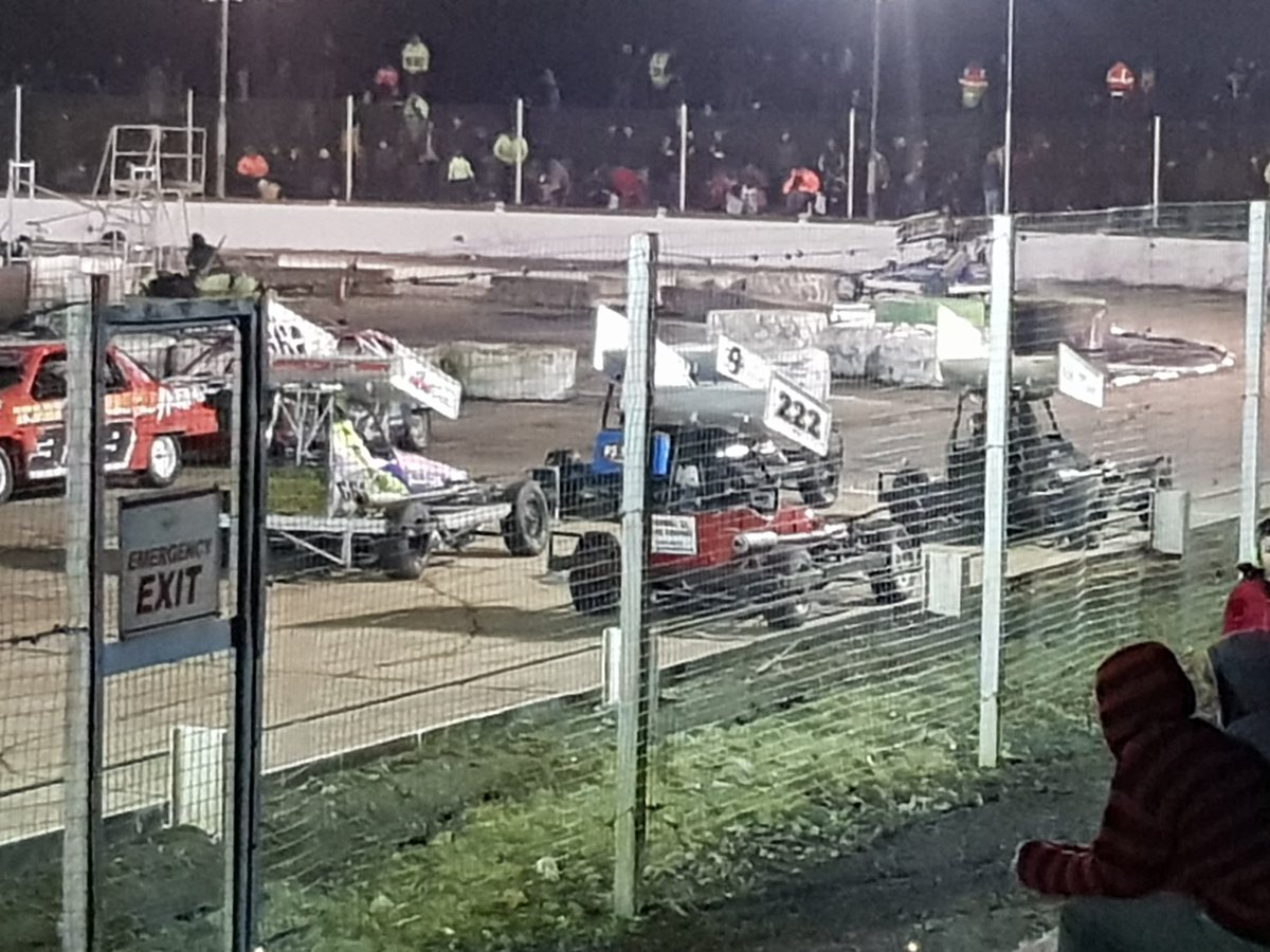 Mal87997240's tweet photo. Smeatharpe Stadium 10-03-2018 https://t.co/qP58bMEewq