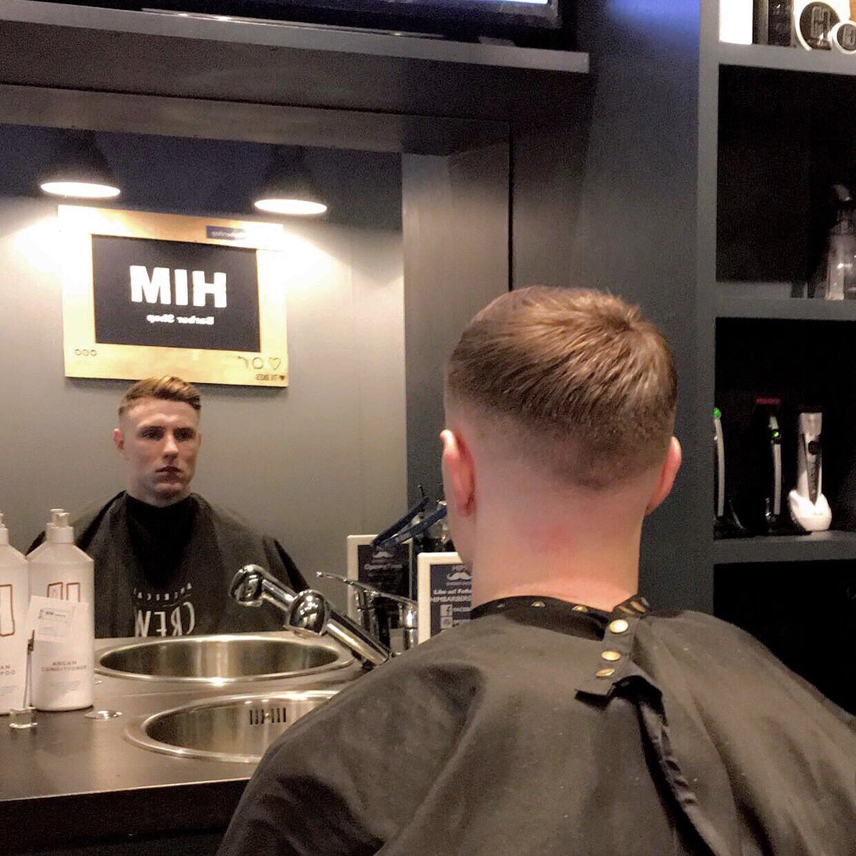 HIMbarbershop's tweet photo. ๐ From 1 Small man to another ๐
#himbarbershop #him #johnsmall #smallbarber #slick #dublin #dublinbarber #dublingaa #coybib #dublinvskerry #barbershopconnect #barbershop #wahl #fade #haircut #menstyle #hair https://t.co/n9sUf5FqBh