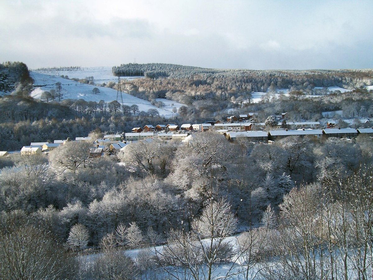 FgdDesign's tweet image. #mysundayphoto  the village of Aberfan in the snow.