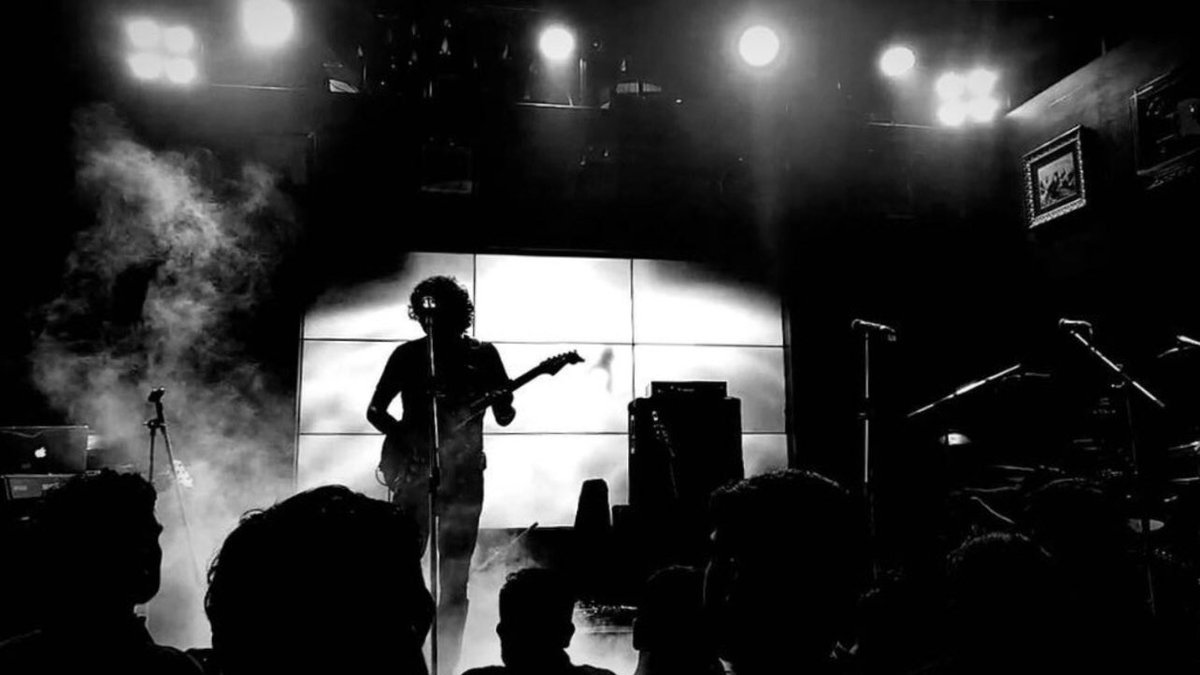 rohitkulkarni88's tweet photo. The Darker side of....

#pinkfloyd #thinkfloyd #fenderstratocaster #strymontimeline #mxrpedals #blackstarpedals #bkbutler #procorat #xoticpedals #shuremics #pedaltrain #hardrockcafe #instamood #instamusic #instapic #darksideofthemoon #rohitkulkarni 
Picture credit: Surbhi Malik https://t.co/Ln2KvxhyTq