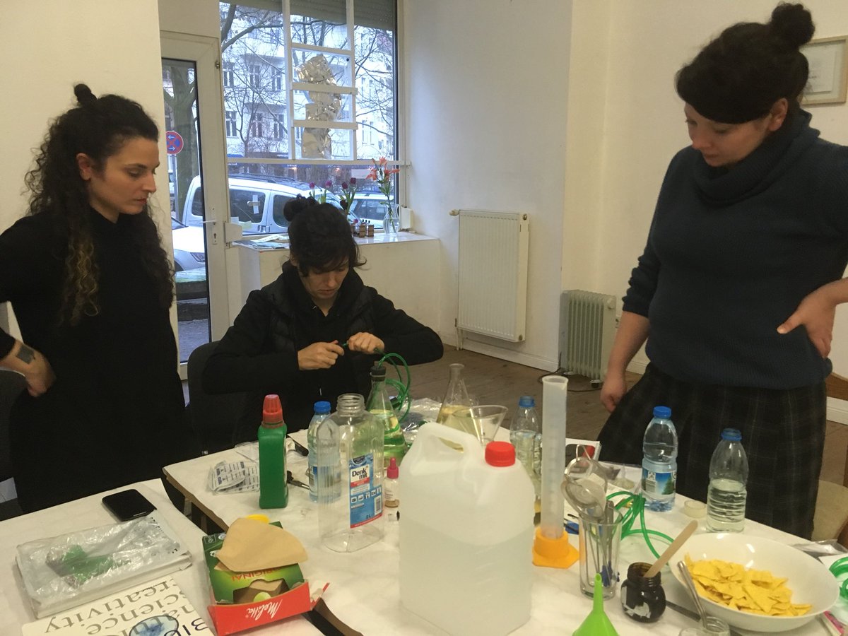 Fara Peluso gave a presentation about speculative design, her artistic interest and practice at Algature workshop. She showed us how to grow our own Algea! Thank you Fara!