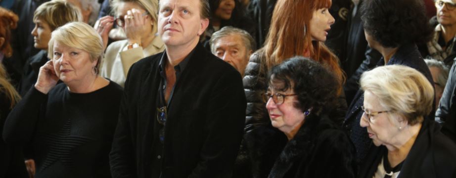 40 ans après la mort de Claude François, famille et fans réunis lors d'une messe news.sfr.fr/people/40-ans-…