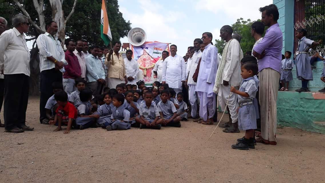 Raghave80908192's tweet photo. Res, Shri @Narendramodi called “The Tiranga Yatra” at the time he made “Tiranga Yatra” in several village’s of Muddebihal.He tried to increase patriot of nation so please provide #Muddebihal_Assembly_BJP_Ticket
@santhoshbjp https://t.co/S3UPkKcoBi