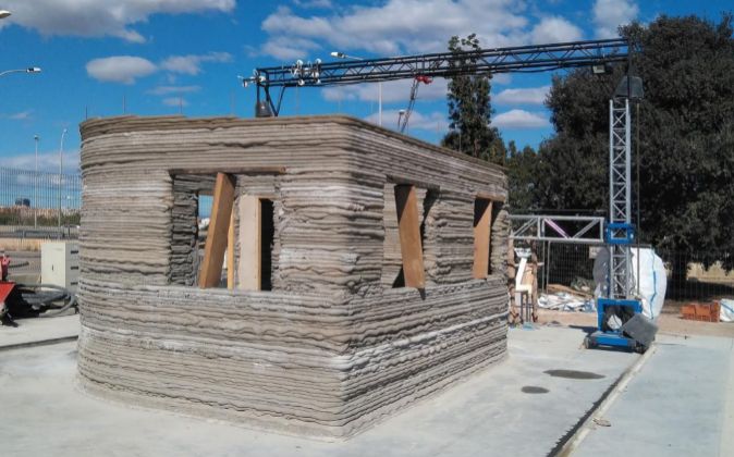 Se construye en Valencia la primera casa hecha en España con #Impresion3D bit.ly/2IkFy8e Un proyecto de <a href="/bemore3d/">Be More 3D</a> y <a href="/UPV/">Universitat Politècnica de València</a> Vía <a href="/expansioncom/">expansioncom</a> #construccion #arquitectura