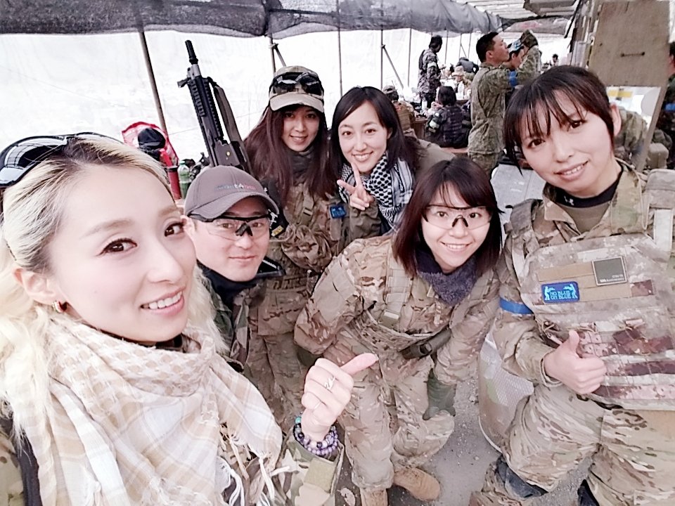 kurosawaeri's tweet photo. 今日はRock254の2周年イベント最終日は仲間が沢山でした❤

#rock254 #military #サバゲー #サバゲー女子 https://t.co/jImQboNKwn