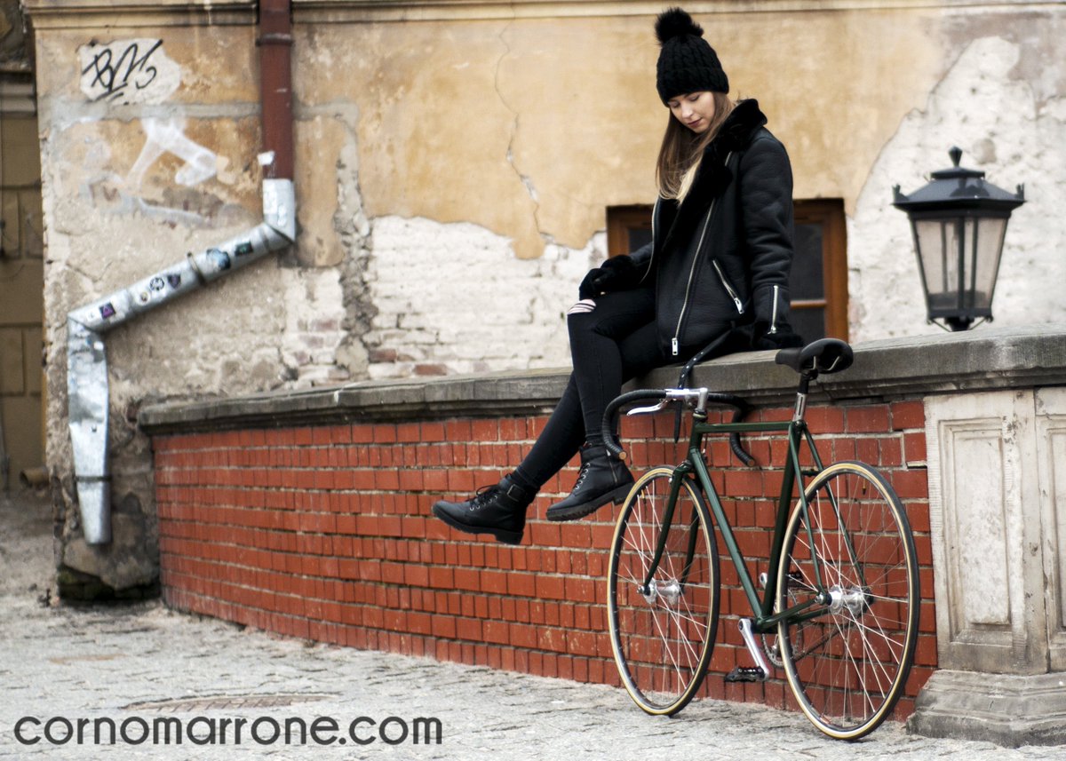CornoMarrone's tweet photo. https://t.co/dsORrroA51

#Old #town #fixedgirl #red #brick #Dezzi #Record #ITM #Continental #Mavic #Ofmega #Sugino #fixedgear #fixie #green #black #cornomarroneold https://t.co/eozpKfNVZS