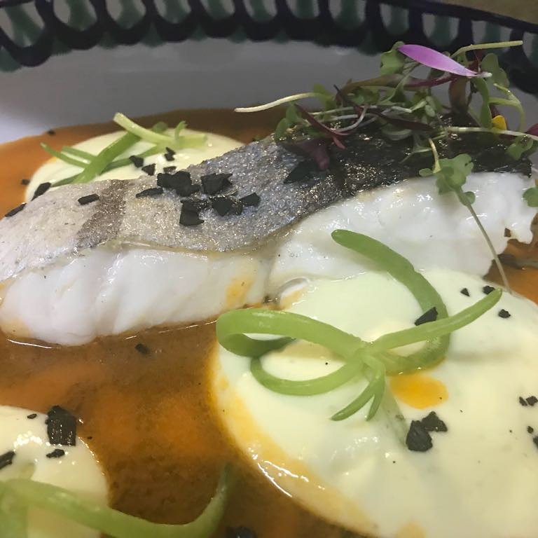 uskar_rest's tweet photo. Merluza del Cantábrico con escabeche de tomate y espuma de patata. 
..........
Siempre algo diferente que ofrecerte. Siempre el mismo alma.
......... https://t.co/2YPvllUj6k
