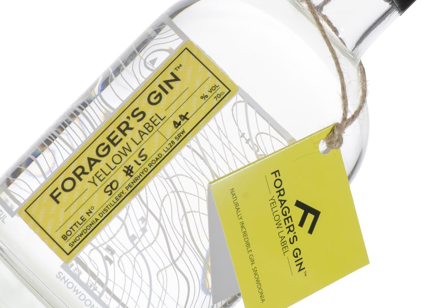 SnowdoniaDistil's tweet photo. 3 reasons to discover the award-wining Forager's Gin range this spring; finest foraged botanicals, pure Welsh mountain waters and slow small-batch copper distillations. #ForagersGin https://t.co/YuXjWnRp1i