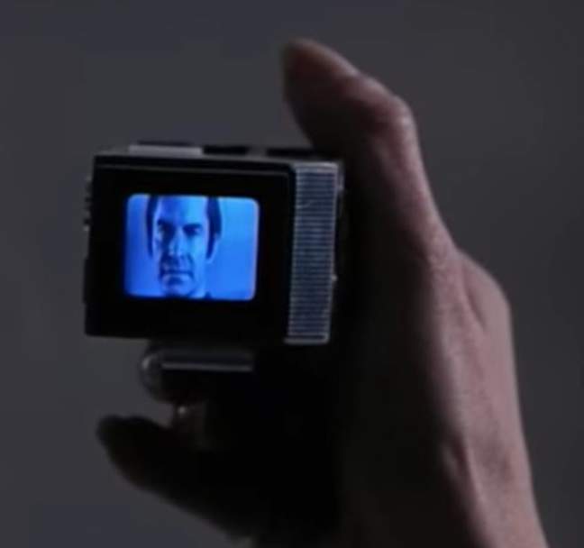 AR3oO0OA_DX_VHF's tweet image. J&apos;aimerais retrouver ce #Matériel #HyTech #MultiFonctions

✔#Télécommande
✔#Télévision

utilisé par le commandant #Koenig dans les années 70

Avec ça tu peux communiquer en #Vidéo dans tout l’univers 😂😂😂

Un des tout premier #RéseauSocial

#Skype #Facebook #Yahoo #Msn