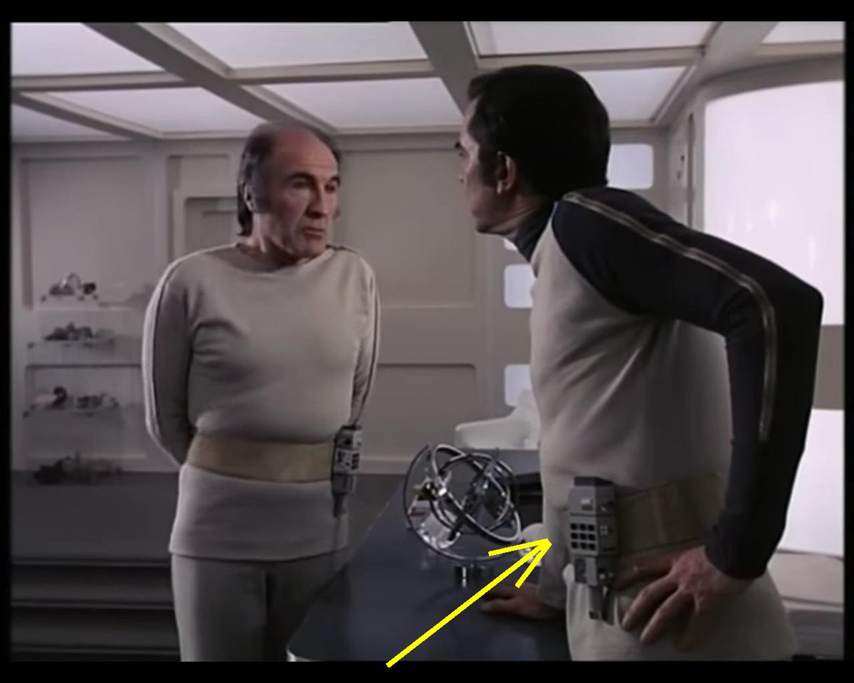 AR3oO0OA_DX_VHF's tweet image. J&apos;aimerais retrouver ce #Matériel #HyTech #MultiFonctions

✔#Télécommande
✔#Télévision

utilisé par le commandant #Koenig dans les années 70

Avec ça tu peux communiquer en #Vidéo dans tout l’univers 😂😂😂

Un des tout premier #RéseauSocial

#Skype #Facebook #Yahoo #Msn