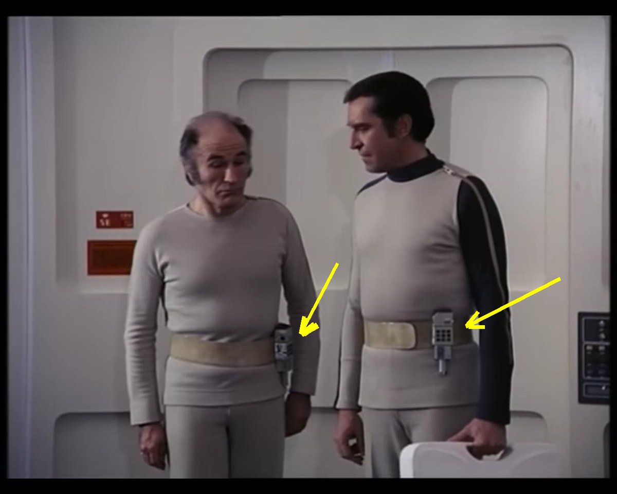 AR3oO0OA_DX_VHF's tweet image. J&apos;aimerais retrouver ce #Matériel #HyTech #MultiFonctions

✔#Télécommande
✔#Télévision

utilisé par le commandant #Koenig dans les années 70

Avec ça tu peux communiquer en #Vidéo dans tout l’univers 😂😂😂

Un des tout premier #RéseauSocial

#Skype #Facebook #Yahoo #Msn