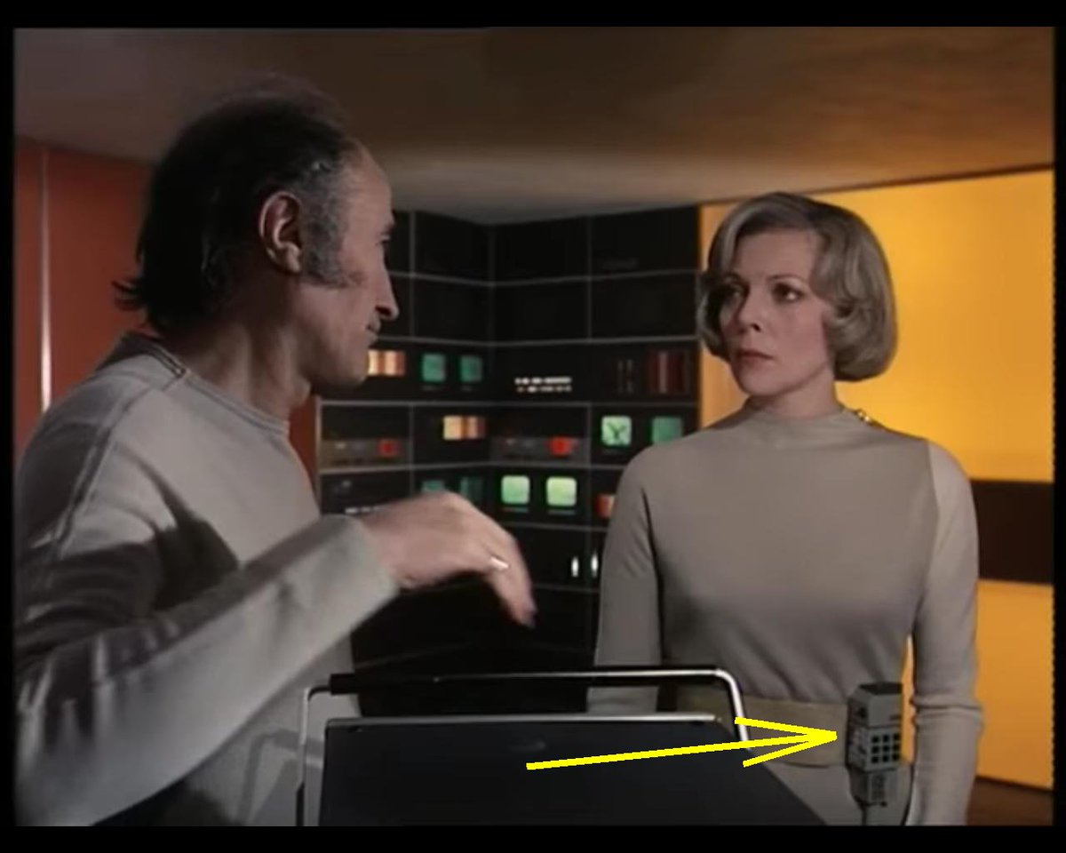 AR3oO0OA_DX_VHF's tweet image. J&apos;aimerais retrouver ce #Matériel #HyTech #MultiFonctions

✔#Télécommande
✔#Télévision

utilisé par le commandant #Koenig dans les années 70

Avec ça tu peux communiquer en #Vidéo dans tout l’univers 😂😂😂

Un des tout premier #RéseauSocial

#Skype #Facebook #Yahoo #Msn