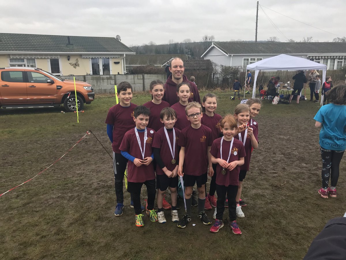 HYFtweet's tweet photo. A few pics from @swissfarmcamp #gokidsrun Big well done to all the kids who ran their socks off! 🏅thanks to @Kezoline for your support 🏃‍♀️@BadgemoreHenley @stmaryshenley @TrinityHenley #ValleyRd #Shiplake You were all amazing!! #hyf2018 https://t.co/RLhWe1spHL