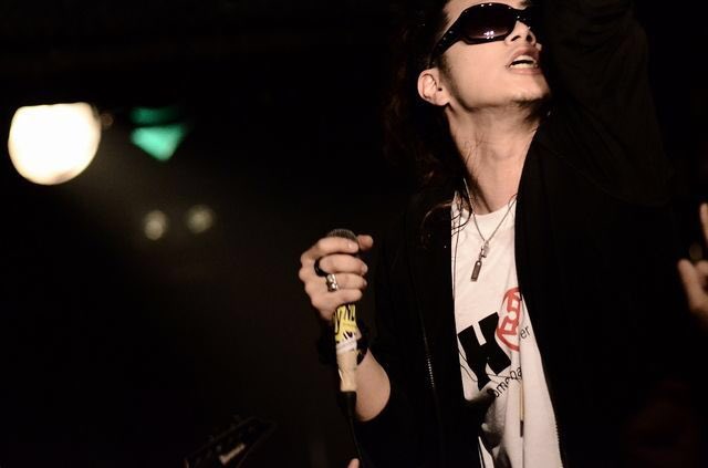 JANEANDROIDLADY's tweet photo. 【tomoya's Message】JANEのテーマはずっとLOVE&amp;PEACE。綺麗事だと笑われようが、いつの時もピースサインで手を上げて来ました。RIMEROCKと手を取り合って、HOPE.Tシャツで強く踏み出したライブのことを思い出しながら、命があること、発信し続けていられる現実があることに感謝していこう。 https://t.co/OQqTKrPXVL
