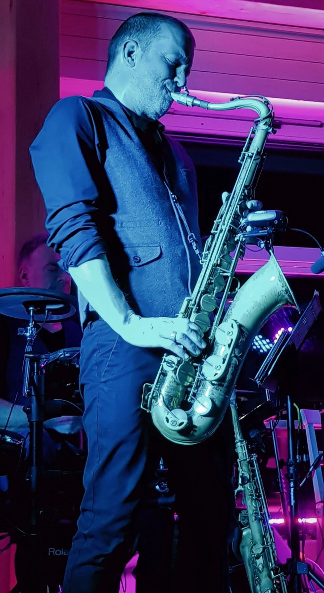 ChrisMccrave's tweet photo. Andy Brush and band nailing it last night at the jazz night at @EWTAbberton with special guest star @AshtonJones @Uksaxplayer https://t.co/ZqUz6IuzH2