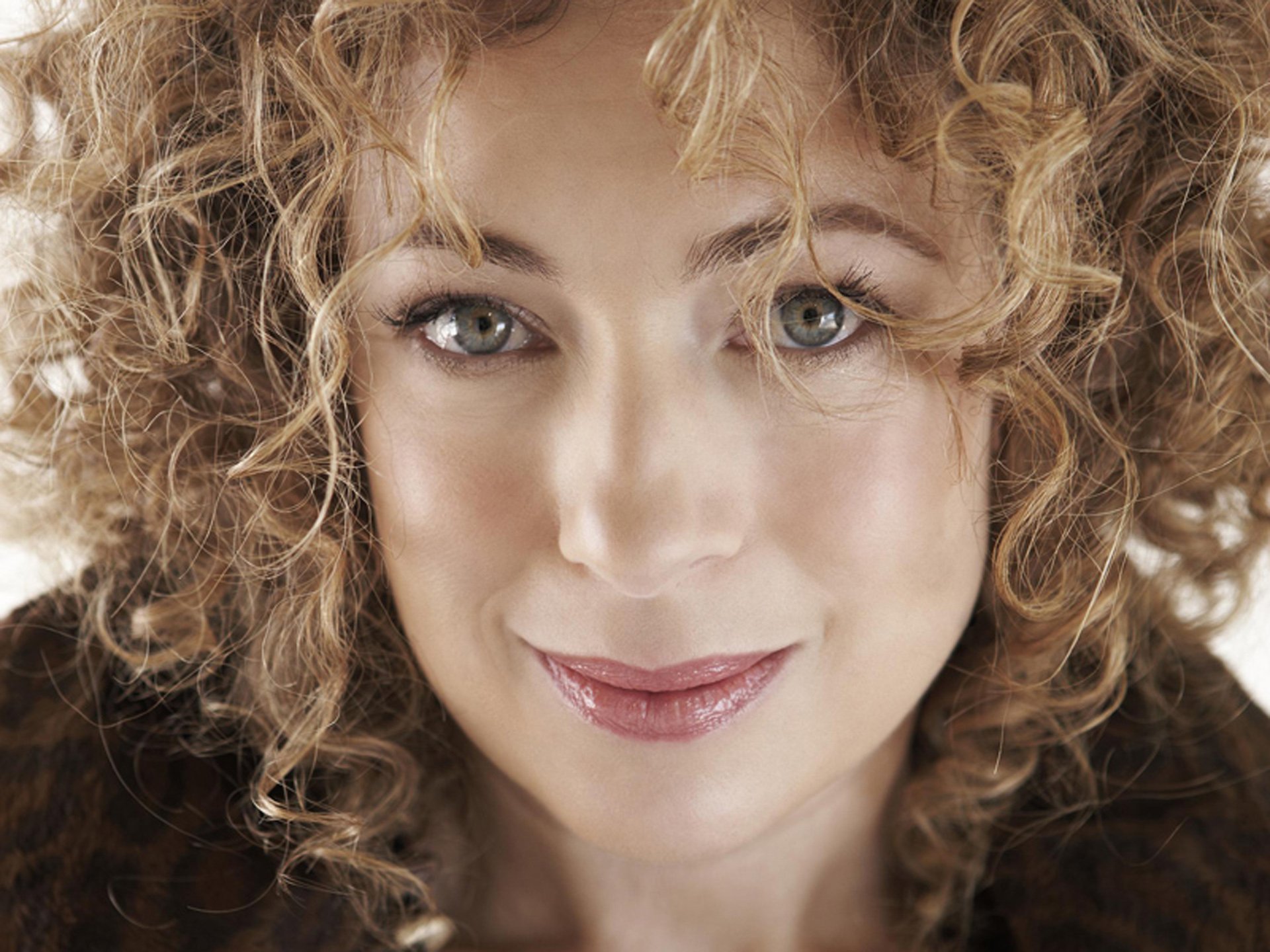 Happy Birthday to the fabulous Alex Kingston! Xx 