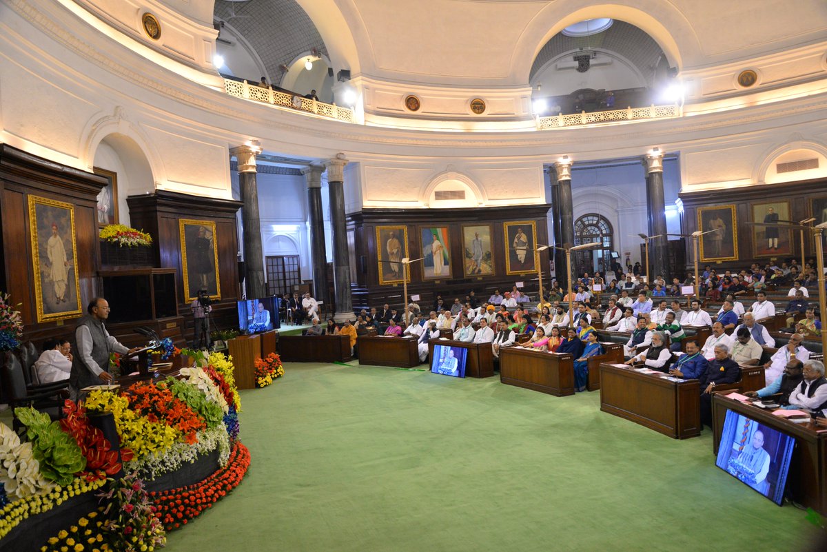 LokSabhaSectt's tweet photo. Glimpses of the Valedictory Session of #NationalLegislatorsConference in Central Hall of the Parliament House.
#NationalLegislatorsConference2018 #NLCDelhi2018 #WeForDevelopment @loksabhatv @S_MahajanLS @MVenkaiahNaidu @rajyasabhatv @loksabhatv https://t.co/DnUBoqW0OX