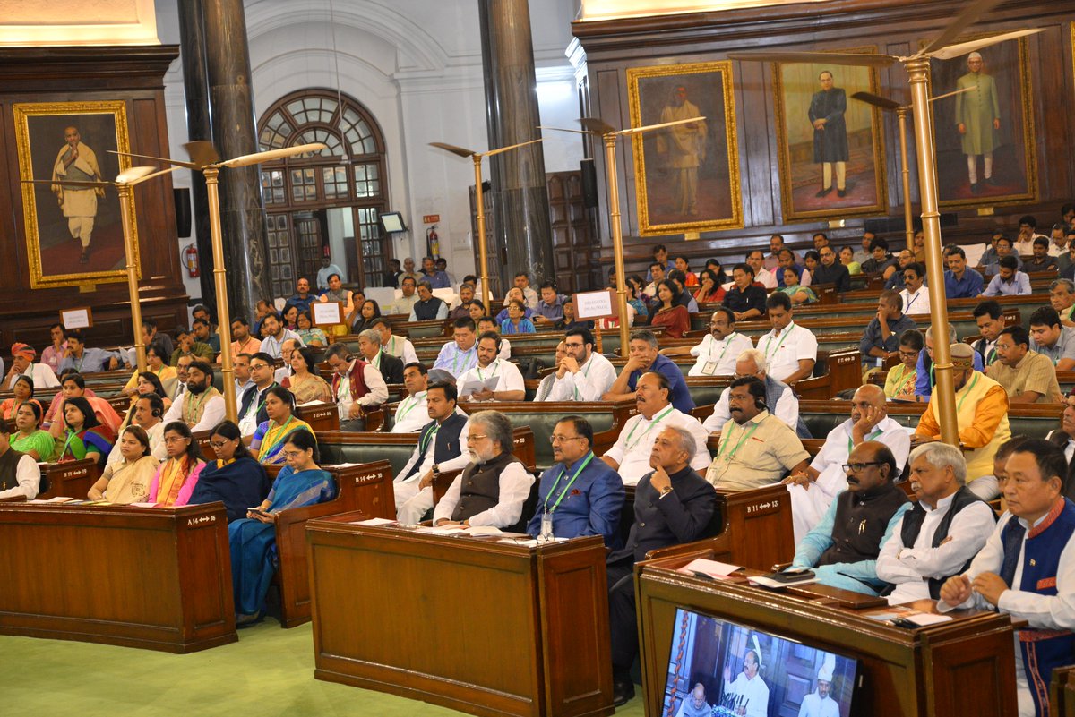 LokSabhaSectt's tweet photo. Glimpses of the Valedictory Session of #NationalLegislatorsConference in Central Hall of the Parliament House.
#NationalLegislatorsConference2018 #NLCDelhi2018 #WeForDevelopment @loksabhatv @S_MahajanLS @MVenkaiahNaidu @rajyasabhatv @loksabhatv https://t.co/DnUBoqW0OX