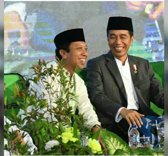 Hamzah25316653's tweet photo. Senyum seorang pemimping yg betutur lembut mantappp#jokowiromi1putaran@jokowi https://t.co/hWLap7JLx5
