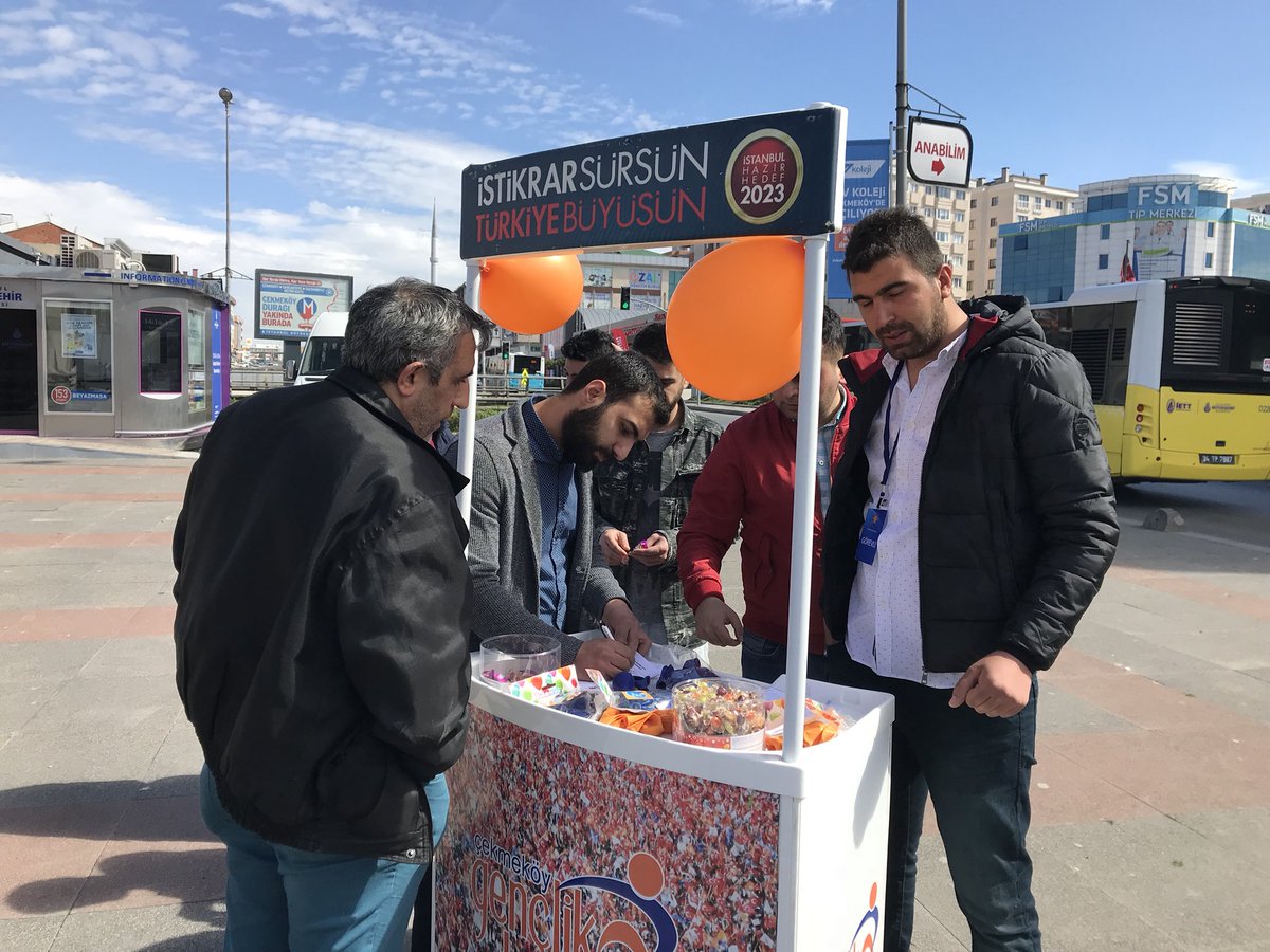 akgnccekmekoy's tweet photo. Üye çalışmamız kapsamında Madenler meydanındayız. İstikrar Sürsün Türkiye Büyüsün. @ridvan_bural @tahaayhan @AhmettPoyraz @salihkirici @bayramsenocak https://t.co/L51NOrMSXj