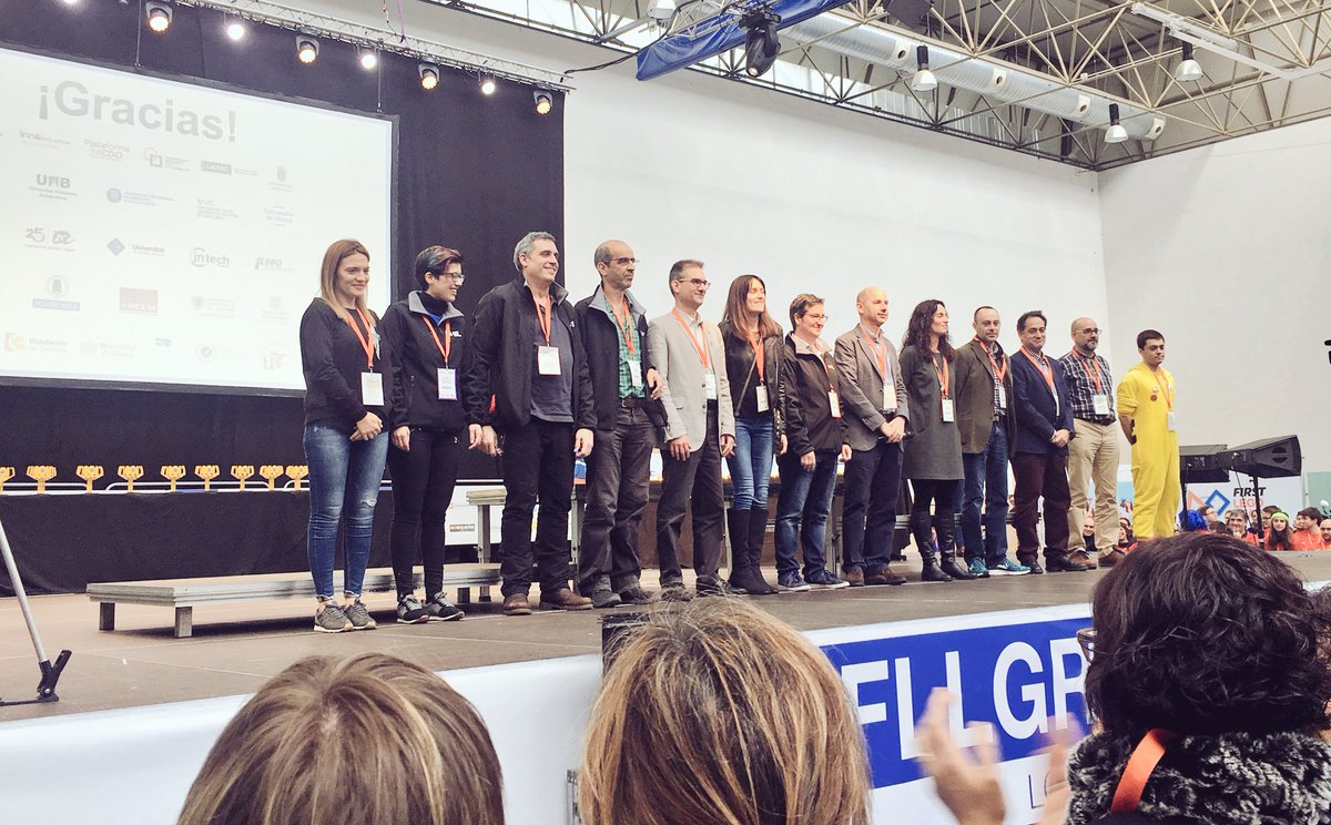 Coqui_Garcia's tweet photo. Arriba esos equipos @AldeatronRobtix y #Cintegra, representantes de Canarias en #FLLGRANFINAL! Ya en la ceremonia de clausura,con reconocimientos a los #socios, #voluntarios, y por supuesto, a los #equipos!! @FLLCanarias @INfutureTF @INtechTenerife #Tenerife2030 https://t.co/9We0m0GXLj