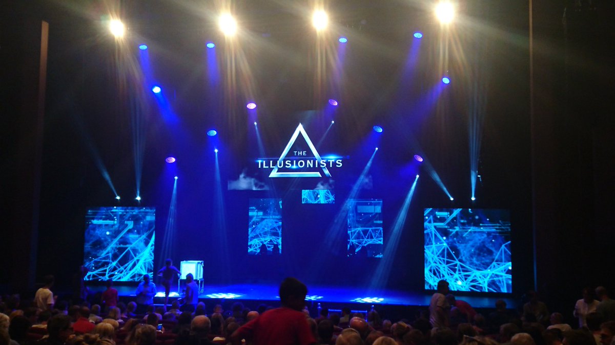 GLeelee88's tweet photo. With @PizzocaroS at @MONTECASINOZA watching the illusionists https://t.co/exp1GoUuBQ