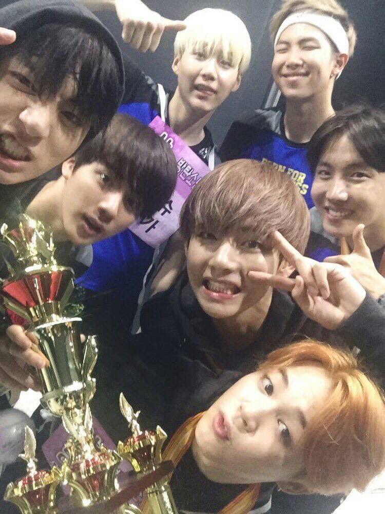V43248348's tweet photo. 協力お願いします🤲

BTSの結成日6月13日までに、613個RTか613いいねを集めたいです！

#ARMYさんスルー禁止 
#ARMYさんと繋がりたい 
#ARMYさんRTお願いします https://t.co/LksReosmVP