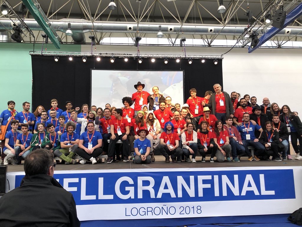OpenScientia's tweet photo. Equipazo de voluntarios en #FLLGRANFINAL. Mil gracias a todos!!!! https://t.co/JEVHWxjTNH