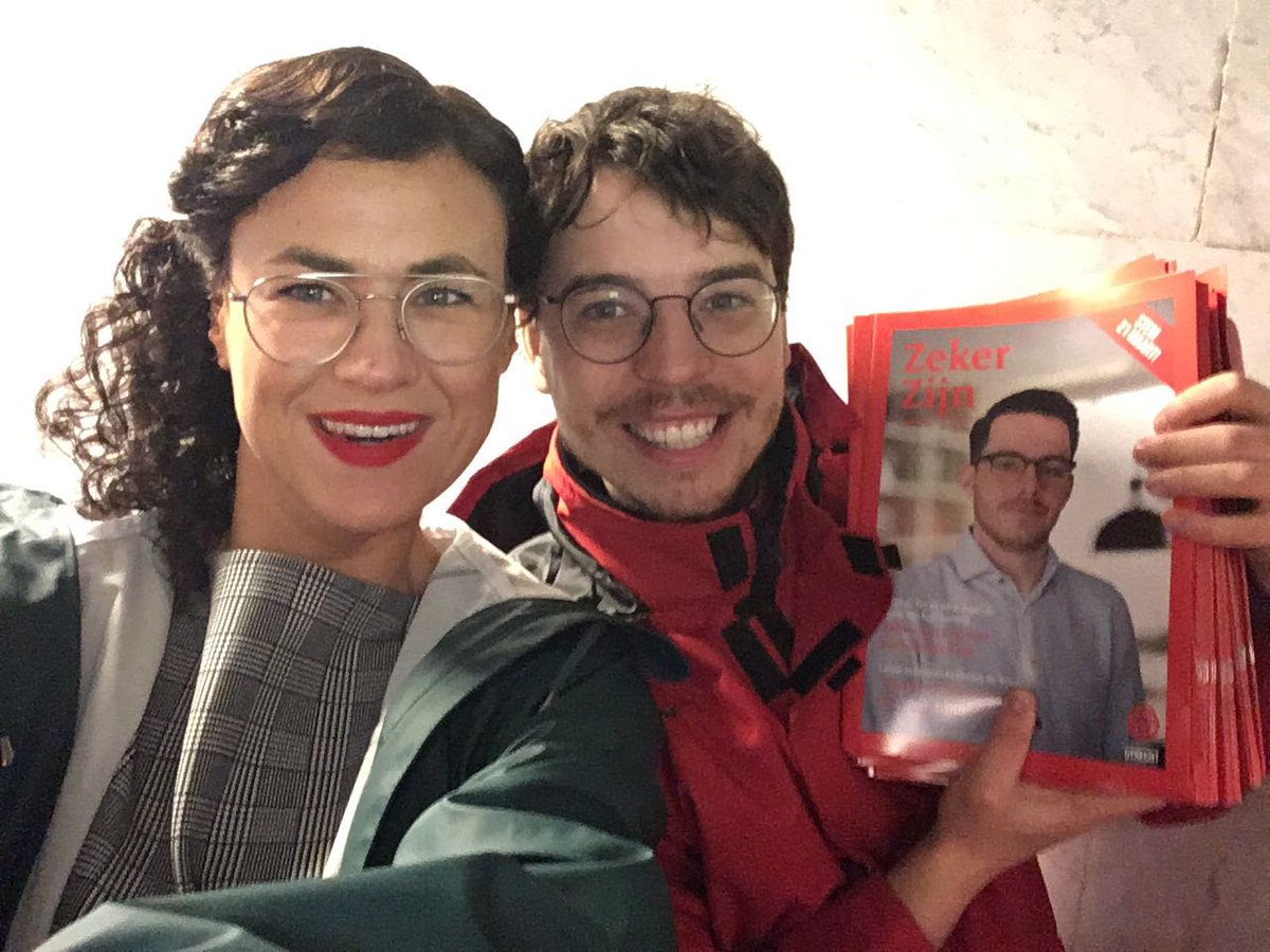 StijnJansen90's tweet photo. Met @jjkrooneman magazines van de @pvdautrecht rond aan het brengen in onze wijk Kanaleneiland! #gr2018 #utrecht #utrecht #GR18 https://t.co/24S34H0cf3